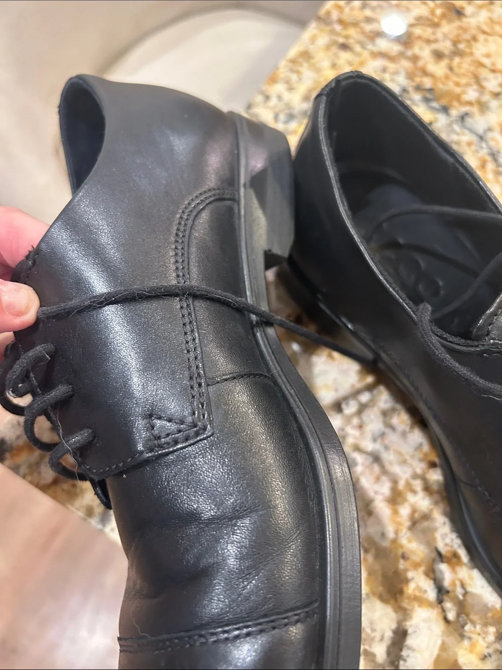 Ecco Black Leather Lace-Up Cap-Toe Oxfords